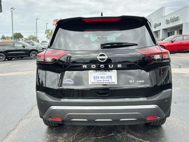 Used 2022 Black Nissan SL image 4