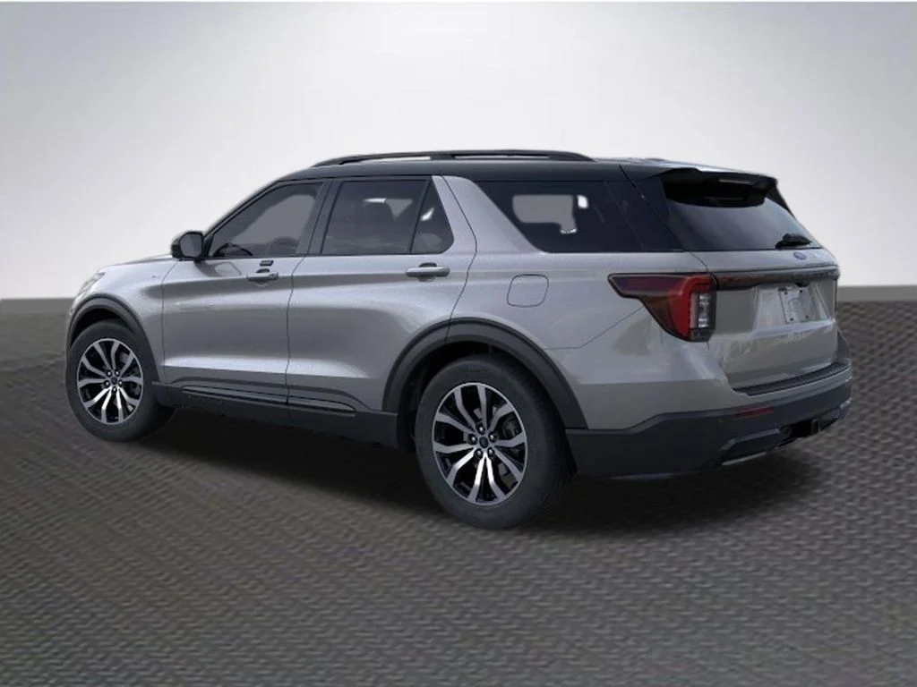 New 2026 Carbonized Gray Metallic Ford ST-Line image 4