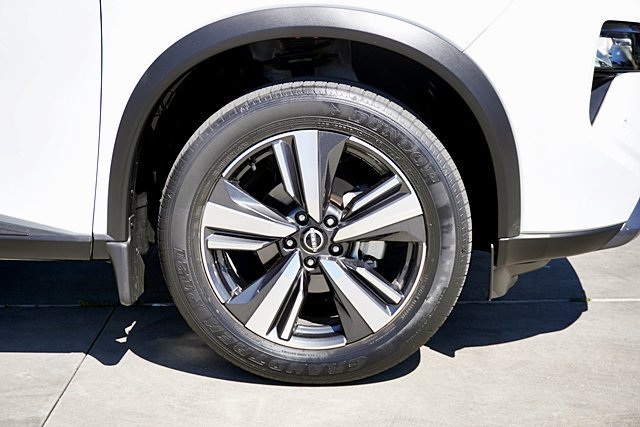 Used 2024 White Nissan SL image 13