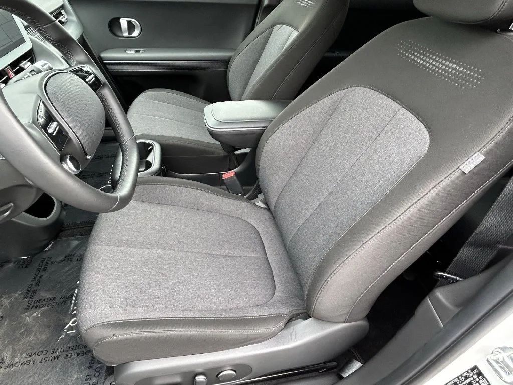 Used 2024 White Hyundai SEL image 19