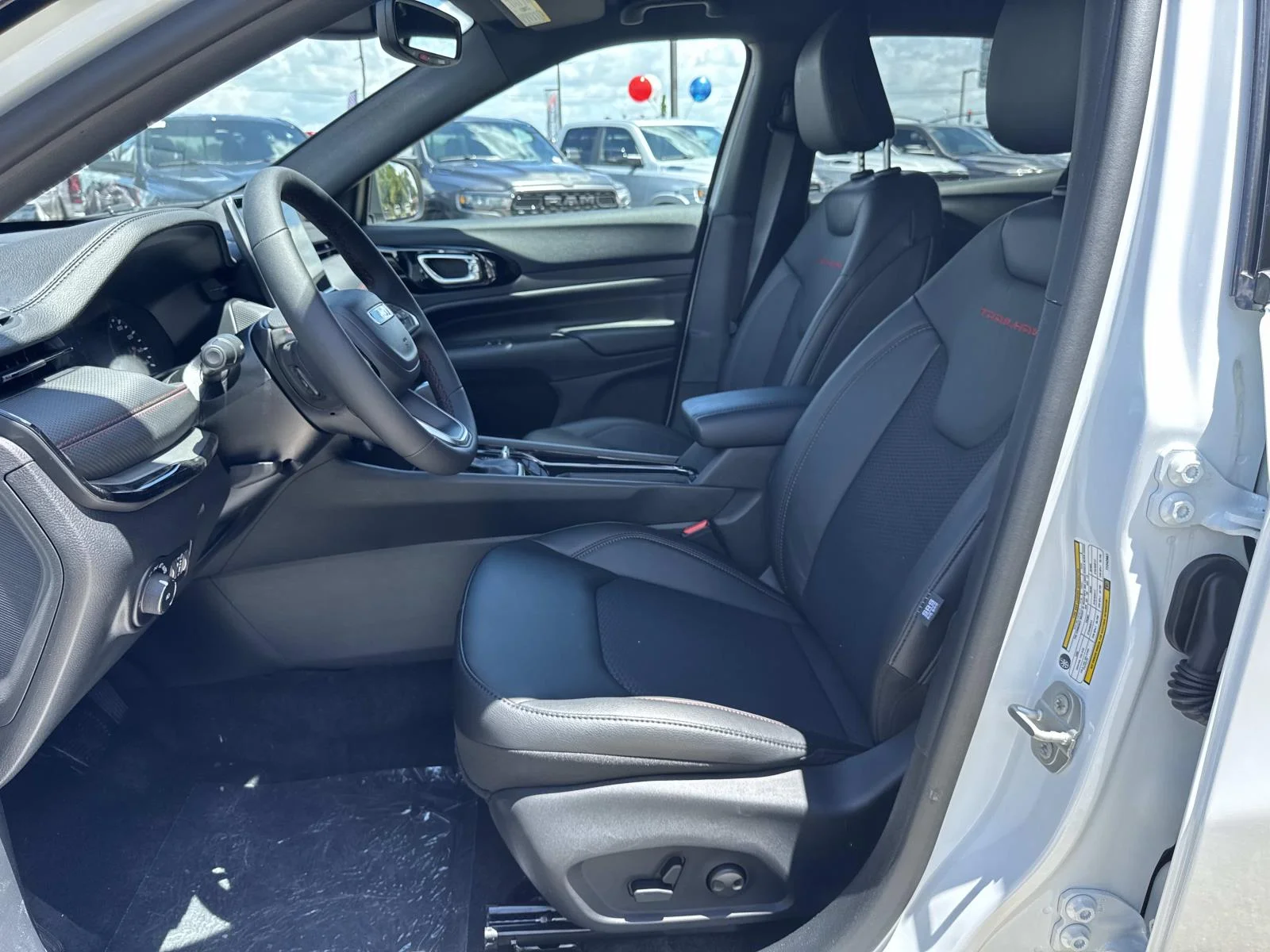 New 2026 Bright White Clear-Coat Exterior Paint Jeep Trailhawk image 8