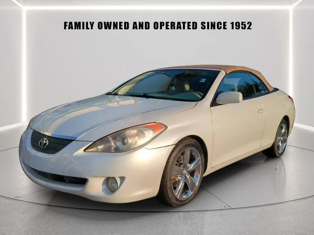 Used 2006  Toyota SLE image 2