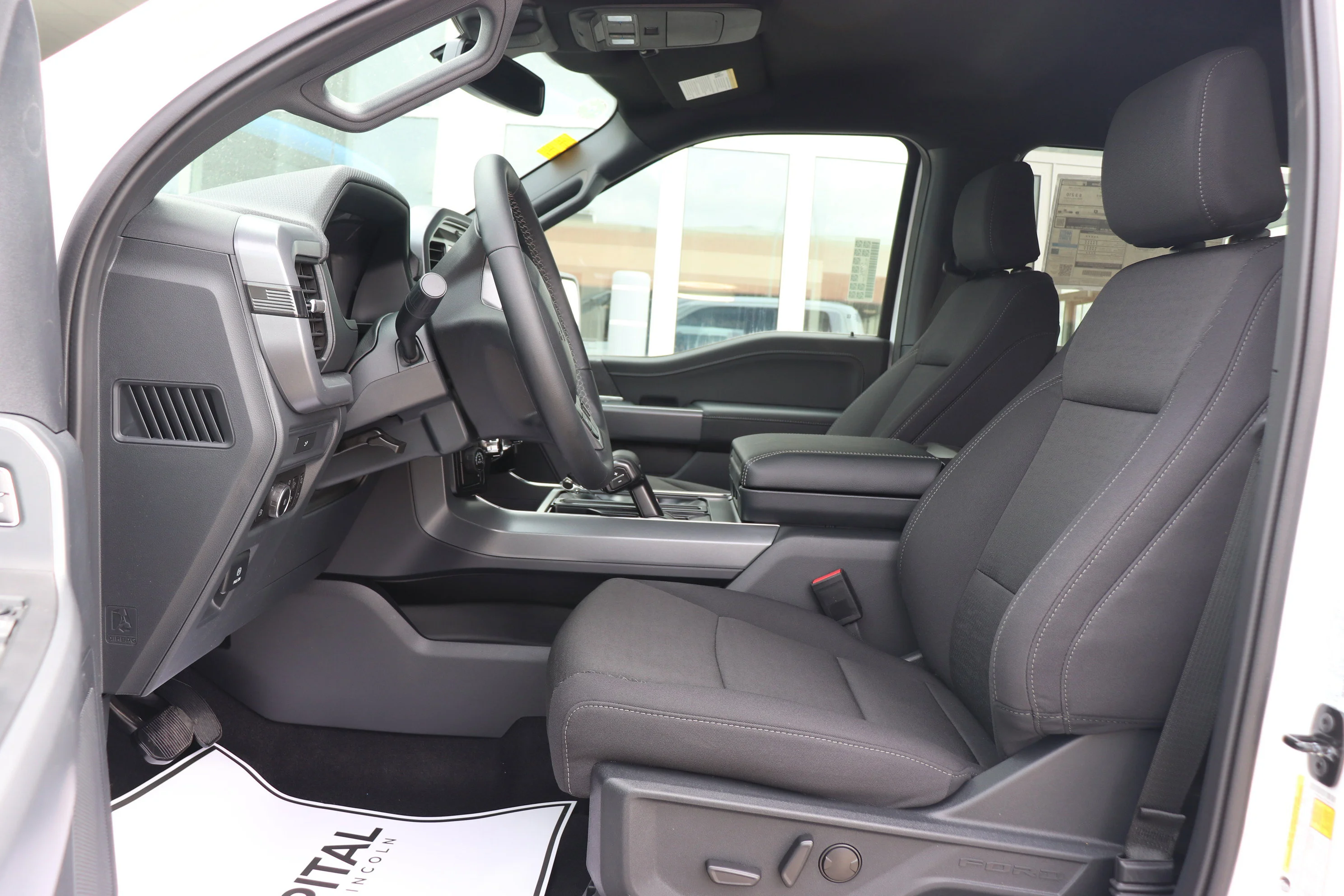 New 2026 OXFORD WHITE Ford XLT image 10