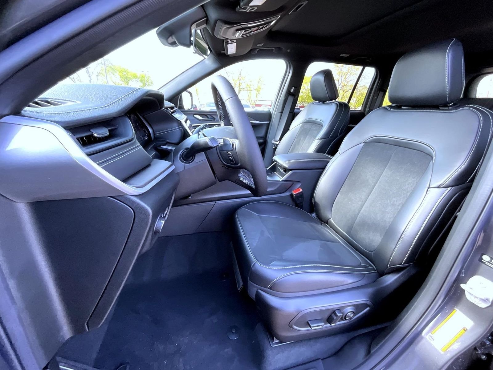 New 2026 Baltic Gray Metallic Clearcoat Jeep Altitude image 10