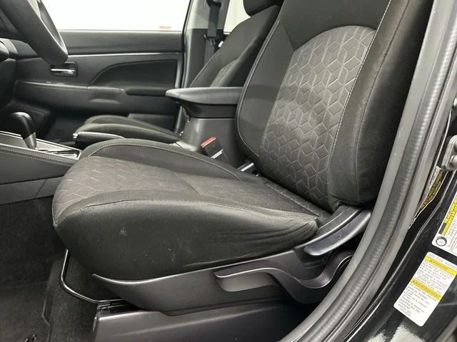 Used 2022  Mitsubishi 2.0 SE image 17