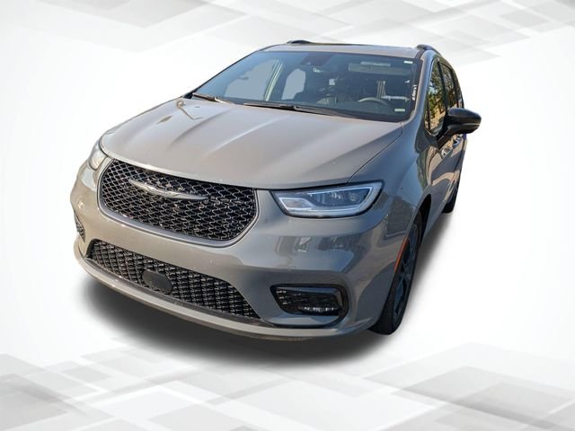 Used 2025 White Chrysler Limited image 3