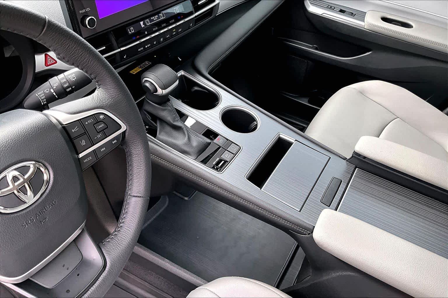 Used 2025 Wind Chill Pearl Toyota XLE image 17