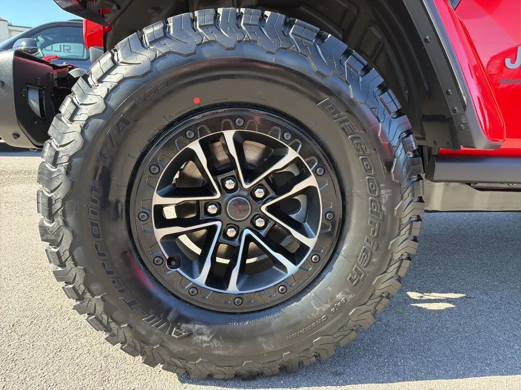 New 2026 Firecracker Red Clear-Coat Exterior Paint Jeep Rubicon X image 15