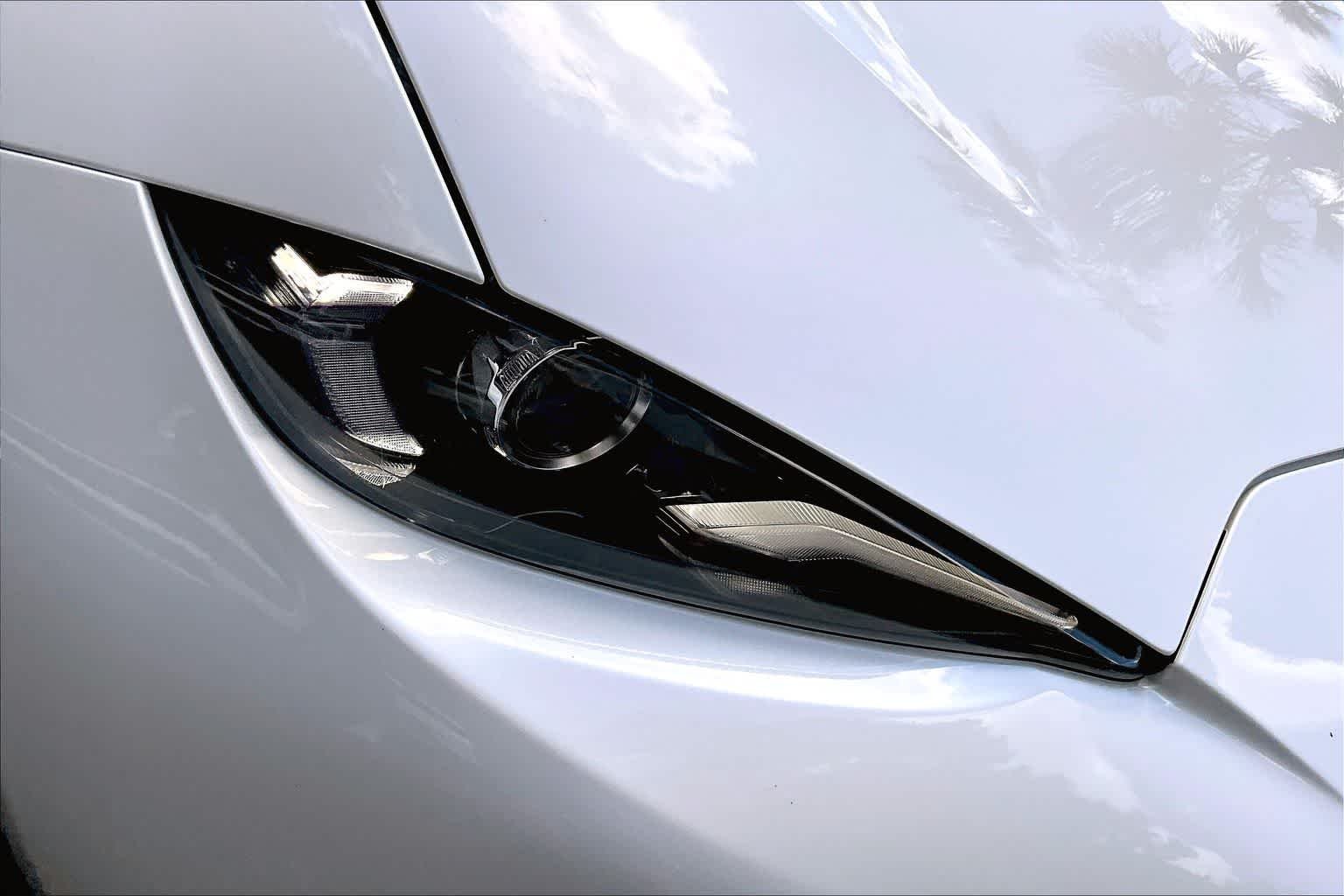 Used 2024 Snowflake White Pearl Mica Mazda Grand Touring image 25