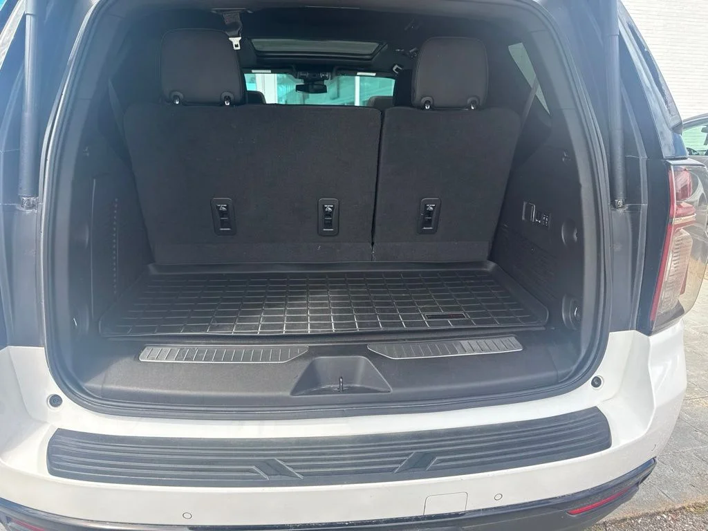 Used 2023 White Chevrolet Z71 image 15