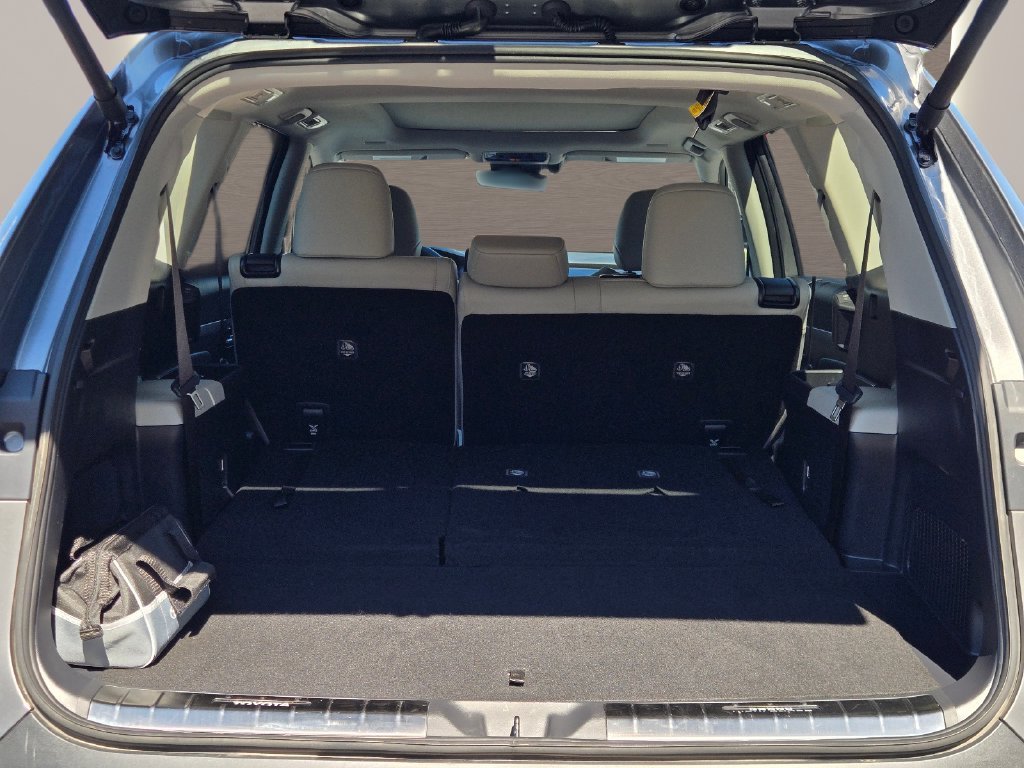 Used 2025  Toyota Limited image 13