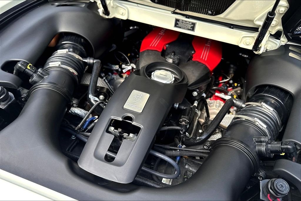 Used 2018  Ferrari  image 25