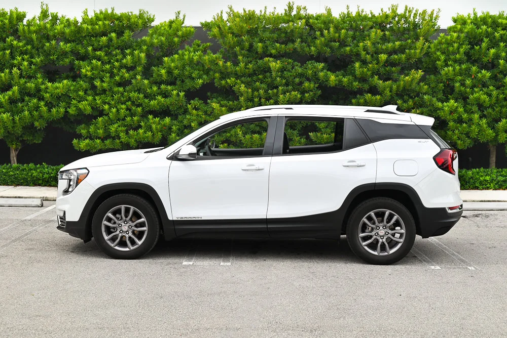 Used 2024 White GMC SLT image 5