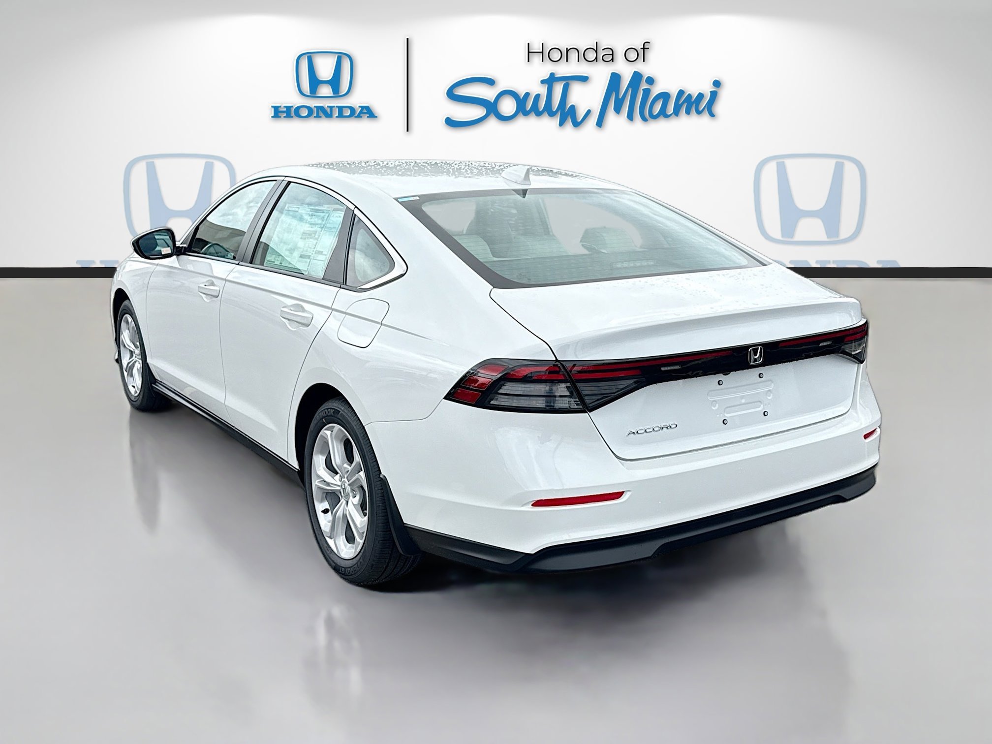 New 2026 Platinum White Pearl Honda LX image 5