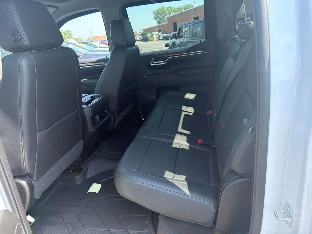 Used 2024 White Chevrolet LT image 9