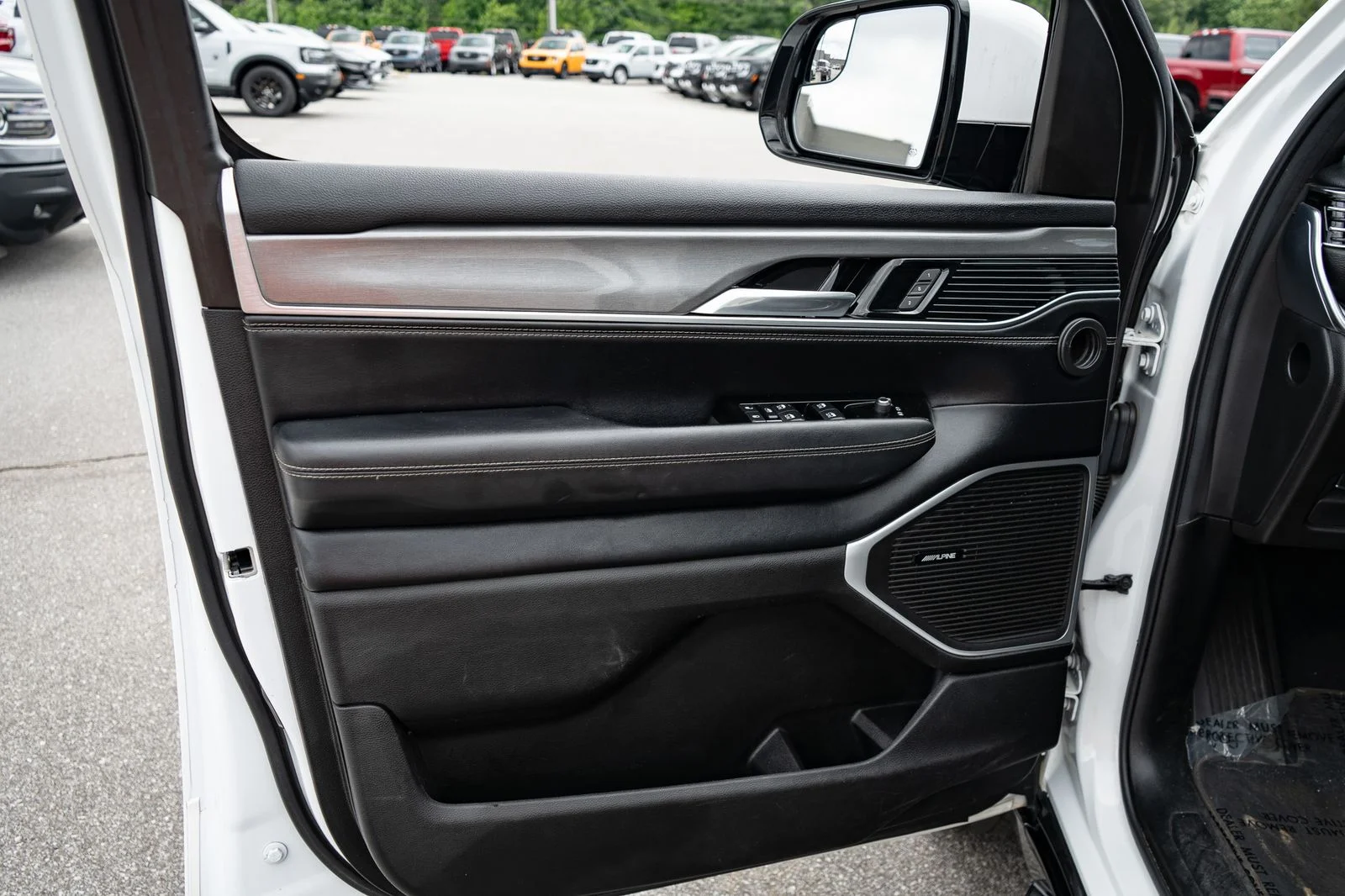 Used 2022 White Jeep Series I image 17