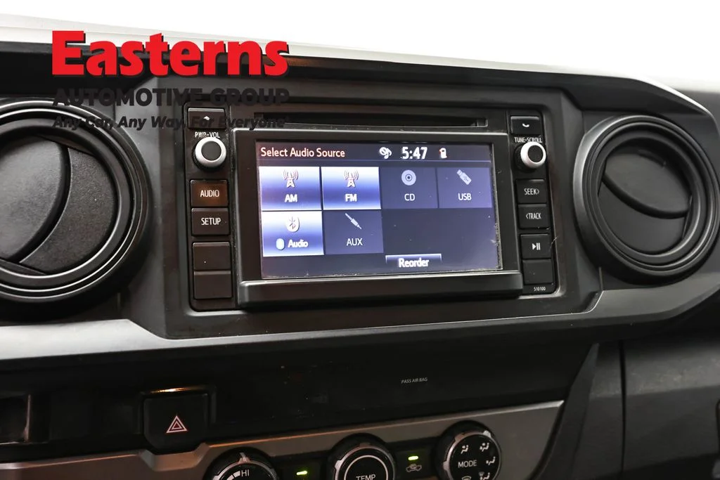 Used 2018 White Toyota SR image 19