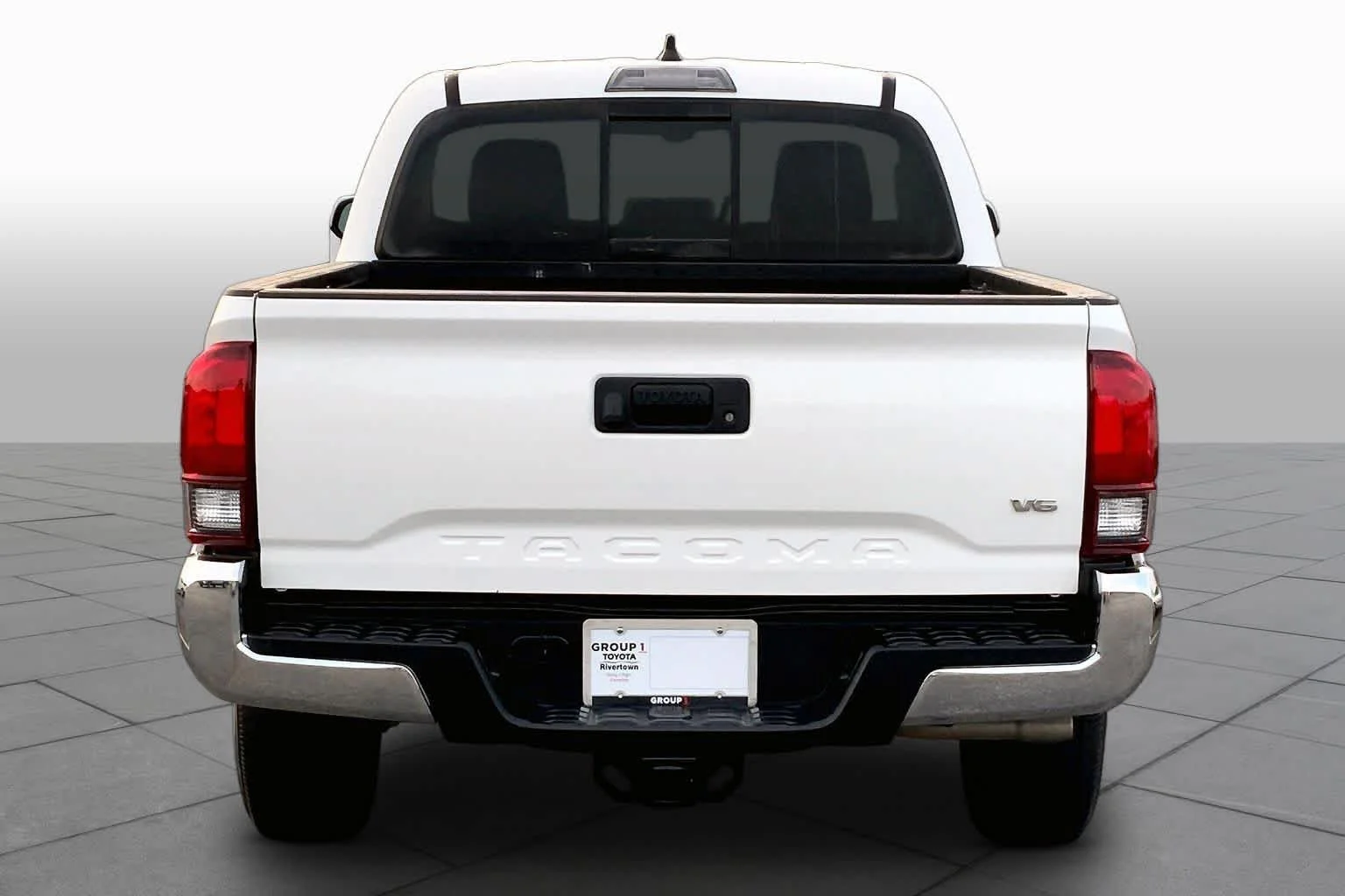 Used 2023 Ice Cap Toyota SR5 image 5