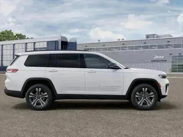 New 2027 Bright White Clear-Coat Paint Jeep Limited image 12