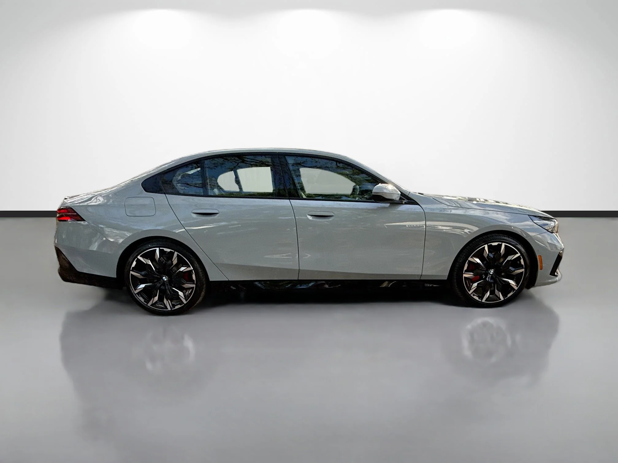 New 2026 Brooklyn Grey Metallic BMW 550e xDrive image 2