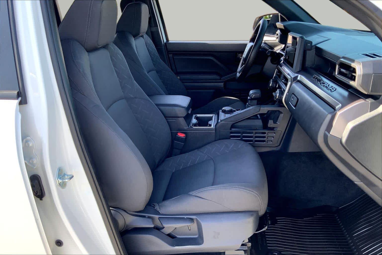 Used 2026 Ice Cap Toyota SR5 image 9