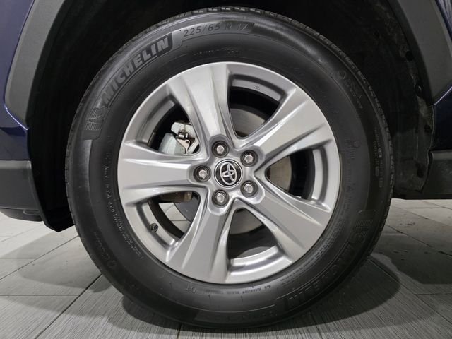 Certified Used 2025  Toyota XLE image 22