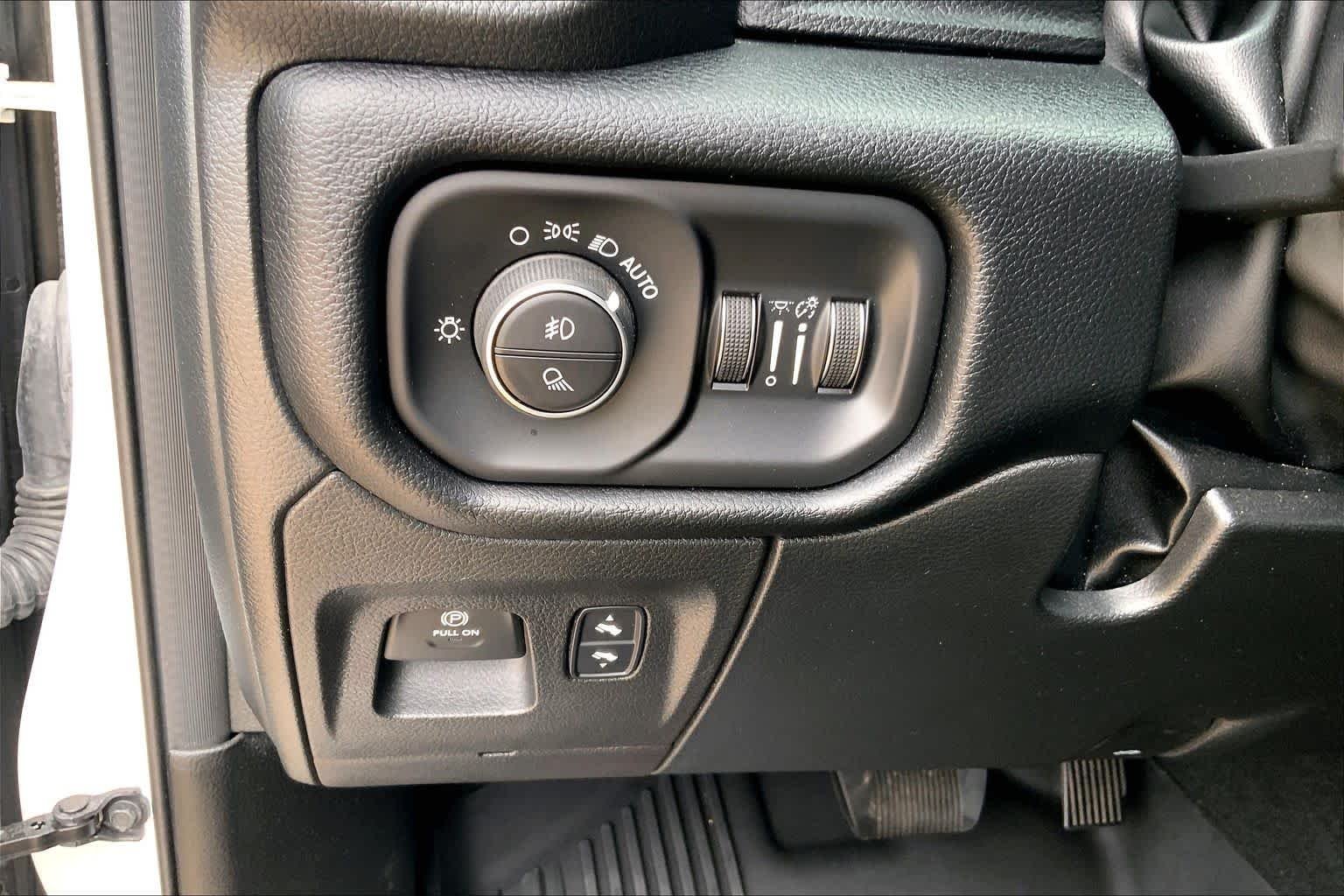 Used 2022 Bright White Clearcoat Ram Laramie image 33