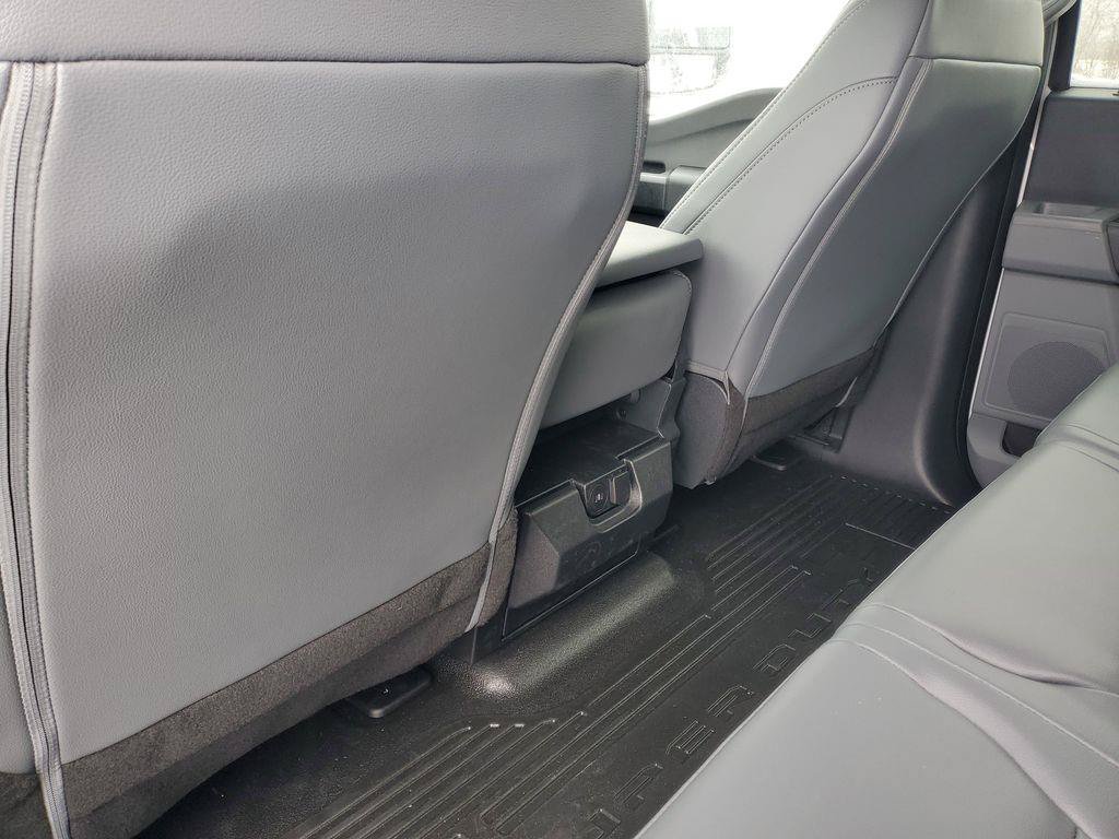 New 2025 Oxford White Ford F-350® XL image 21