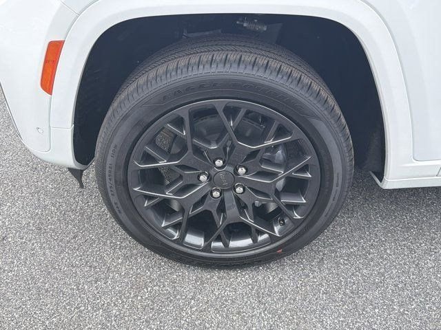 New 2026 White/off-white Jeep Summit image 13