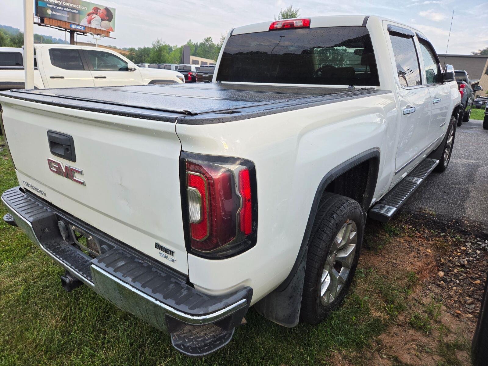 Used 2017 SUMMIT WHITE GMC SLT image 8
