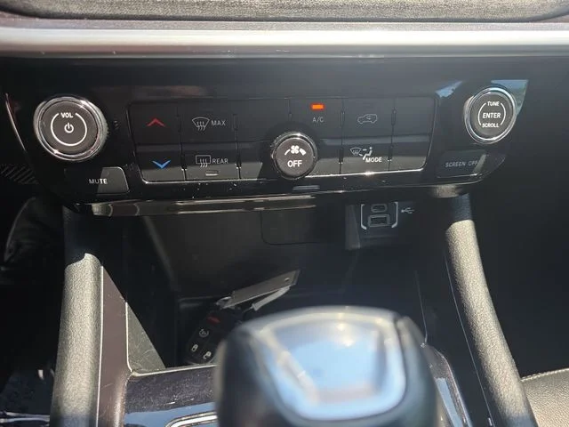 Used 2022 Gray Jeep Latitude Lux image 22