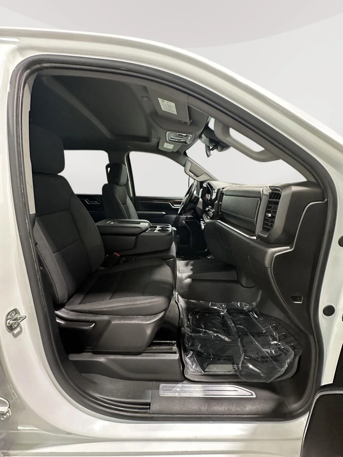 Used 2025 Summit White GMC SLE image 25