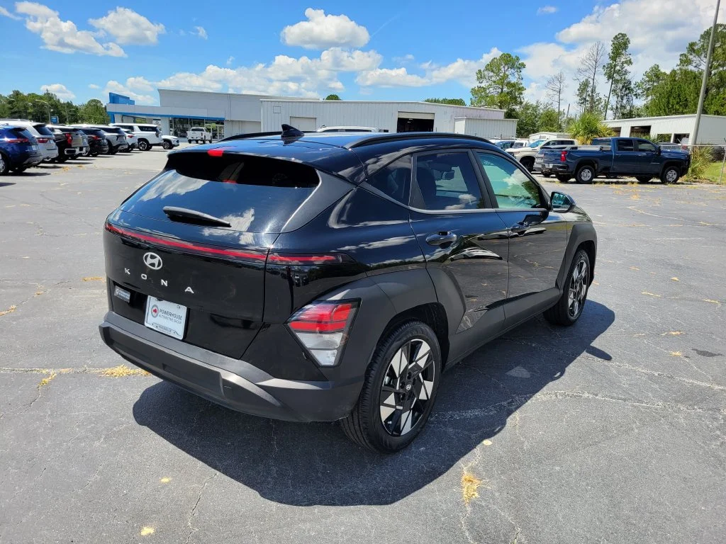 Used 2025 Black Hyundai SEL image 6