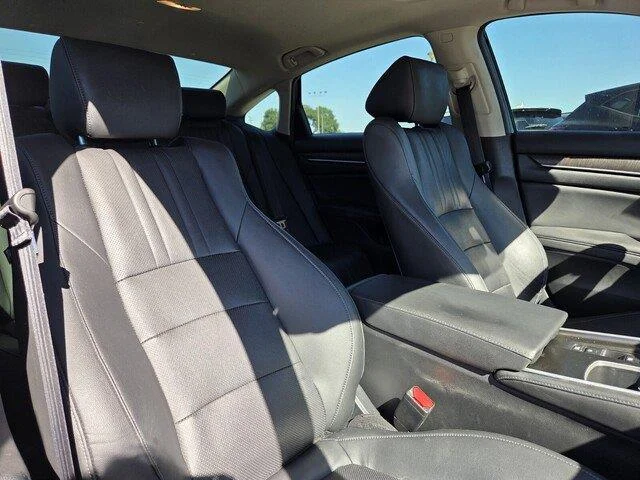 Used 2019 Crystal Black Pearl Honda Touring image 29