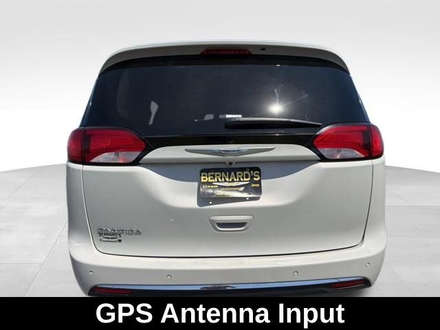 Used 2017 White Chrysler Touring L image 7