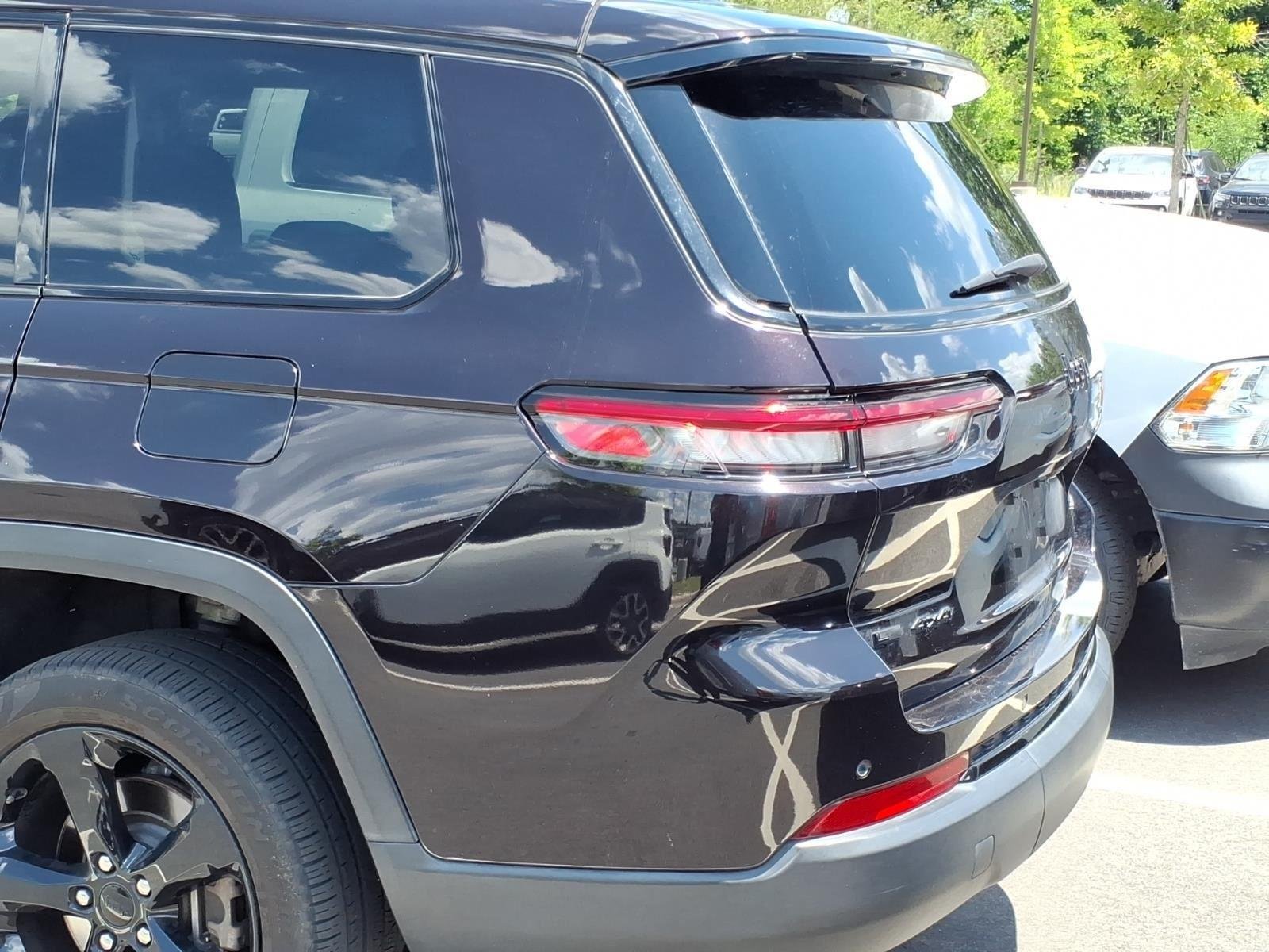 Used 2022 Ember Pearlcoat Jeep Limited image 13