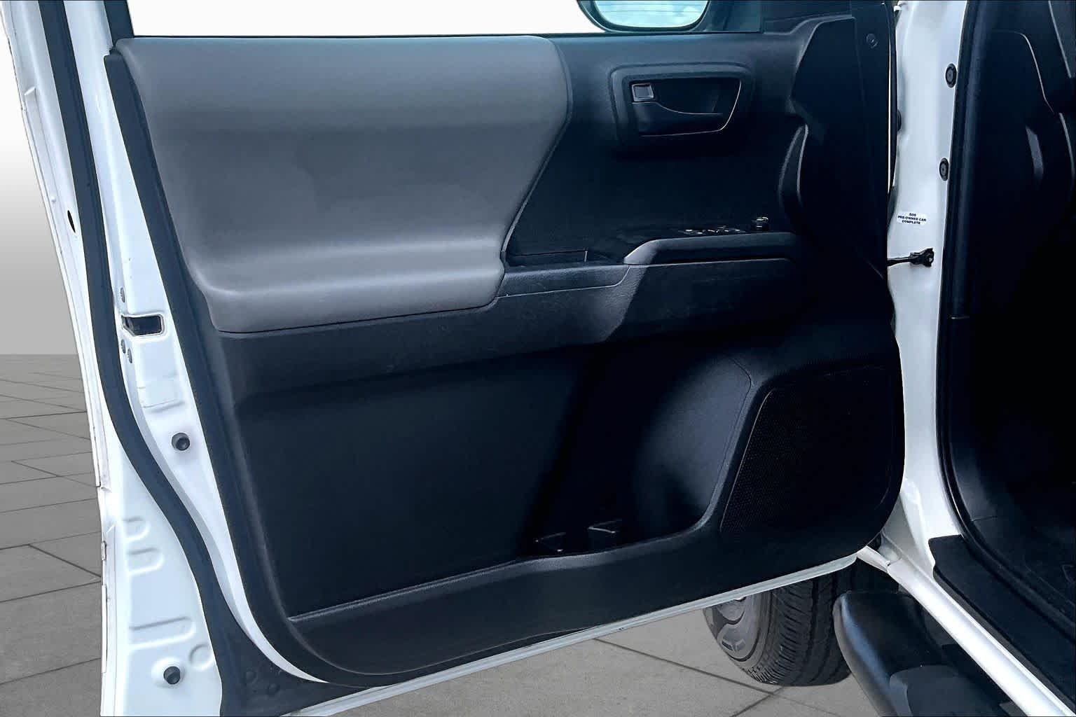 Used 2022 White Toyota SR image 19