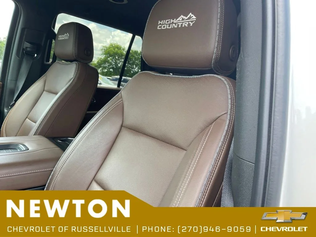 Used 2024 Pearl Chevrolet High Country image 5