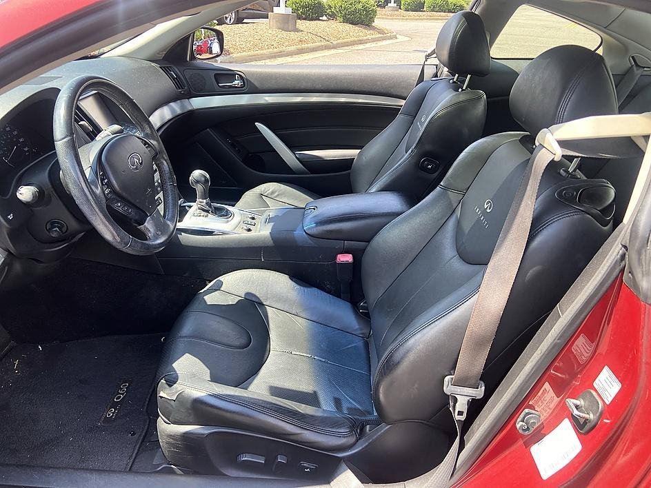 Used 2014 Venetian Ruby INFINITI Base image 11