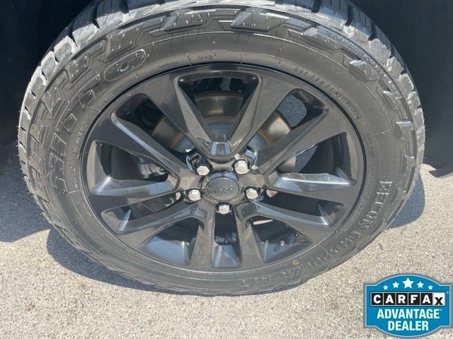 Used 2018 Diamond Black Crystal Pearlcoat Jeep Altitude image 19