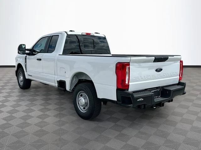 New 2026 Oxford White Ford XL image 4