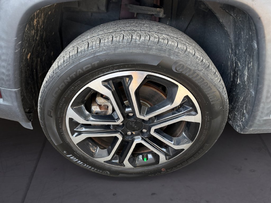 Used 2022 Red Jeep Limited image 9