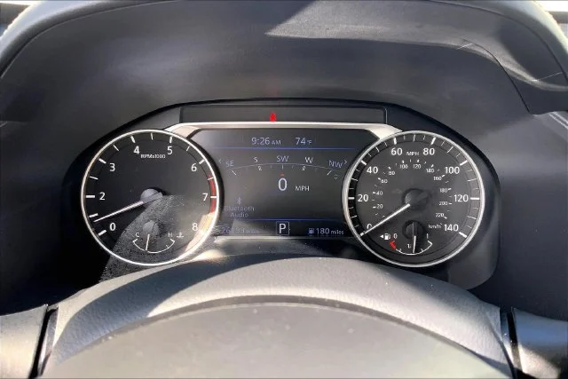 Used 2023 Scarlet Nissan 2.5 SR image 20