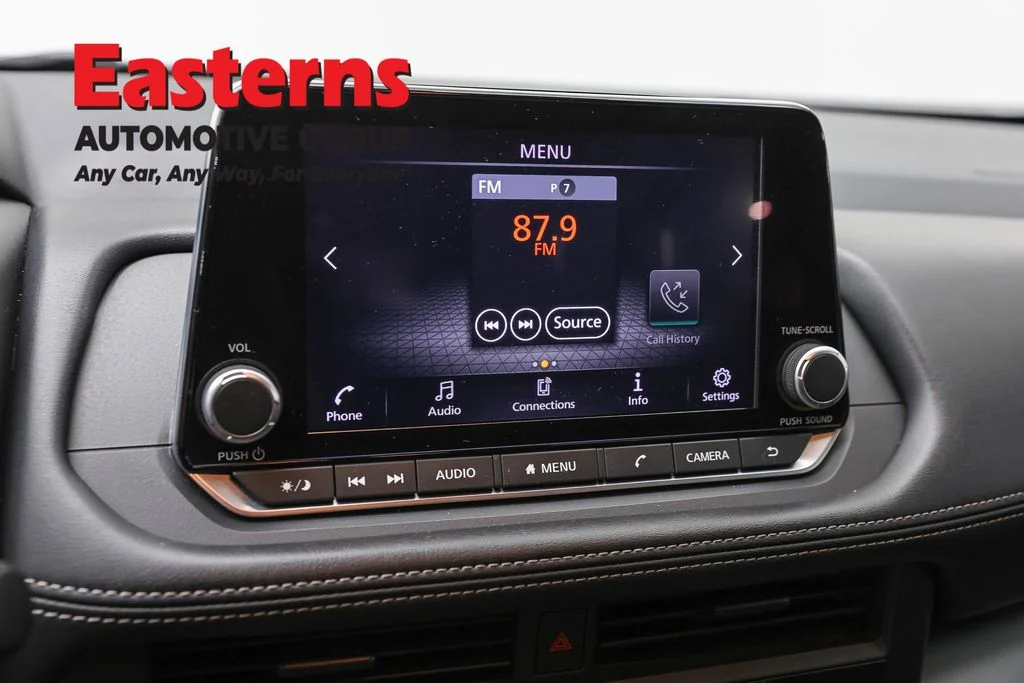 Used 2024 Silver Nissan S image 19