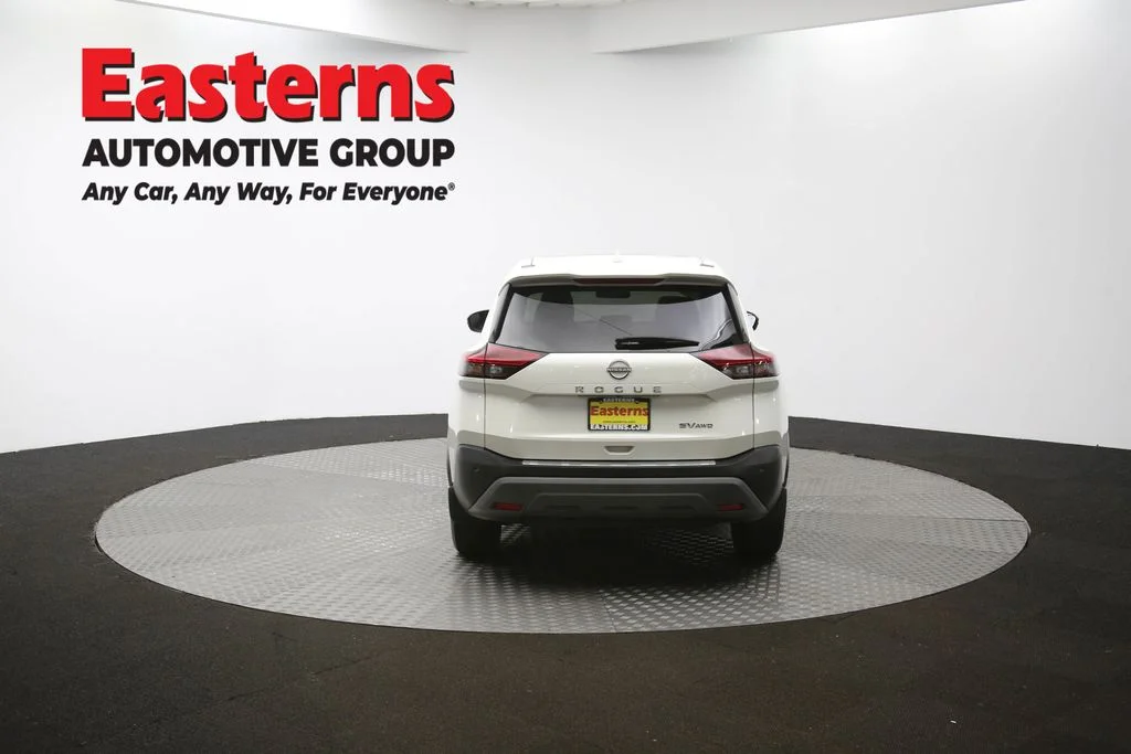 Used 2022 White Nissan SV image 39