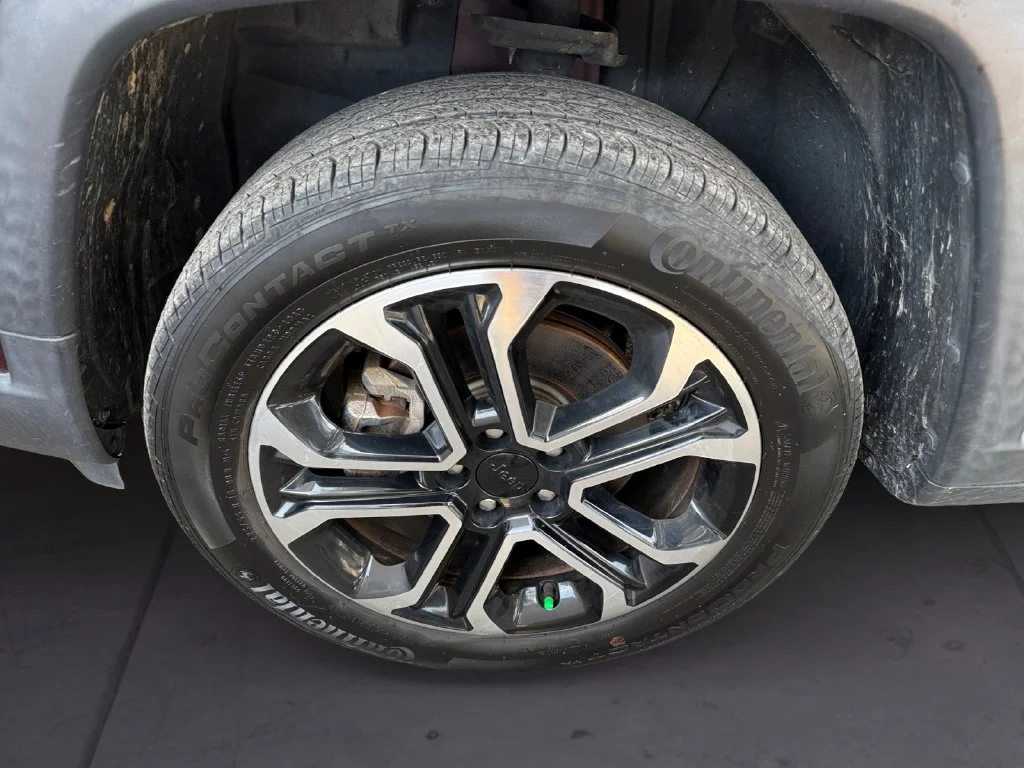 Used 2022 Red Jeep Limited image 9