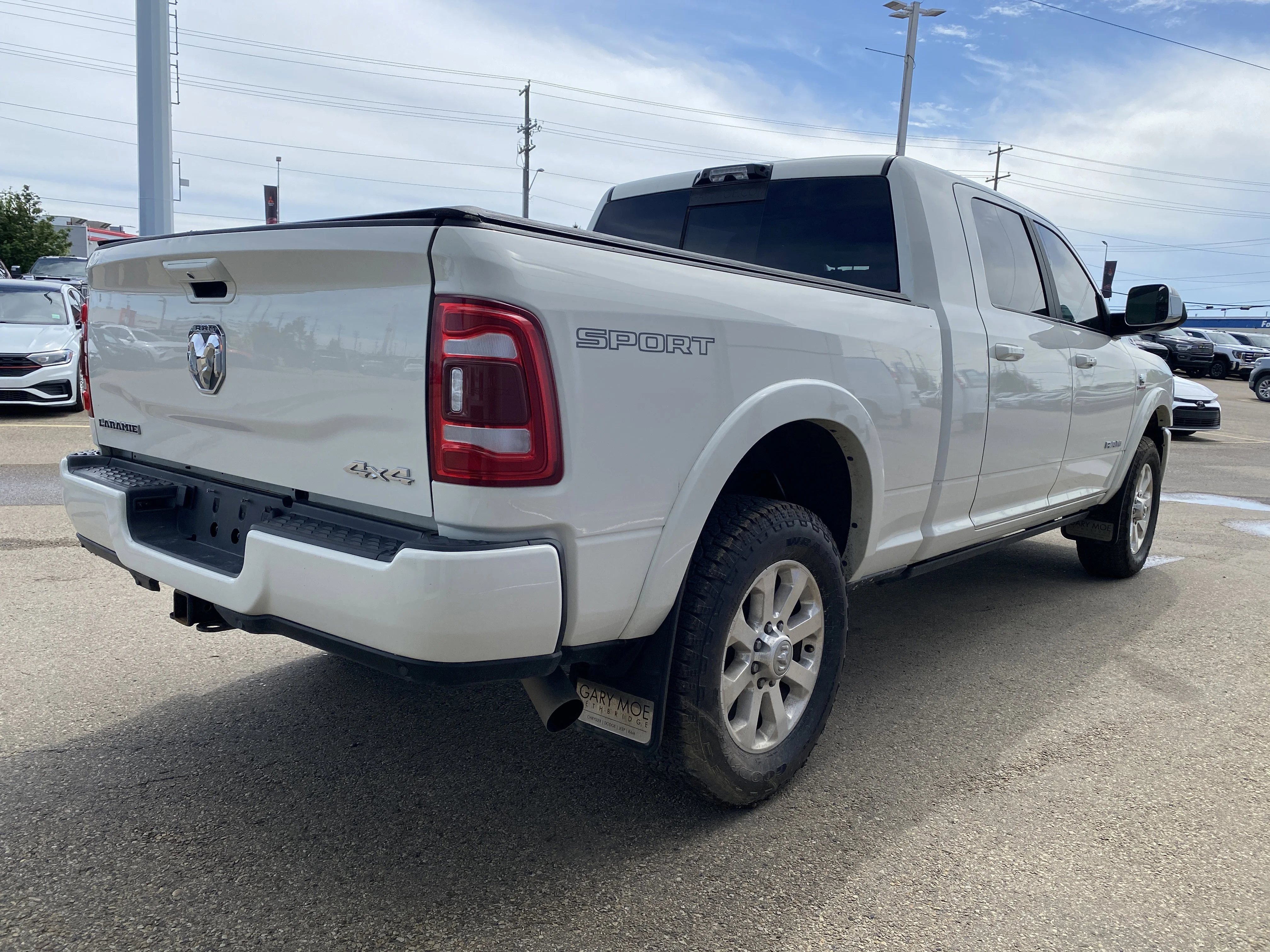 Used 2022 White Ram Laramie MEGA CAB * 12 DISPLAY * DIGITAL REARVIEW MIRROR * image 6