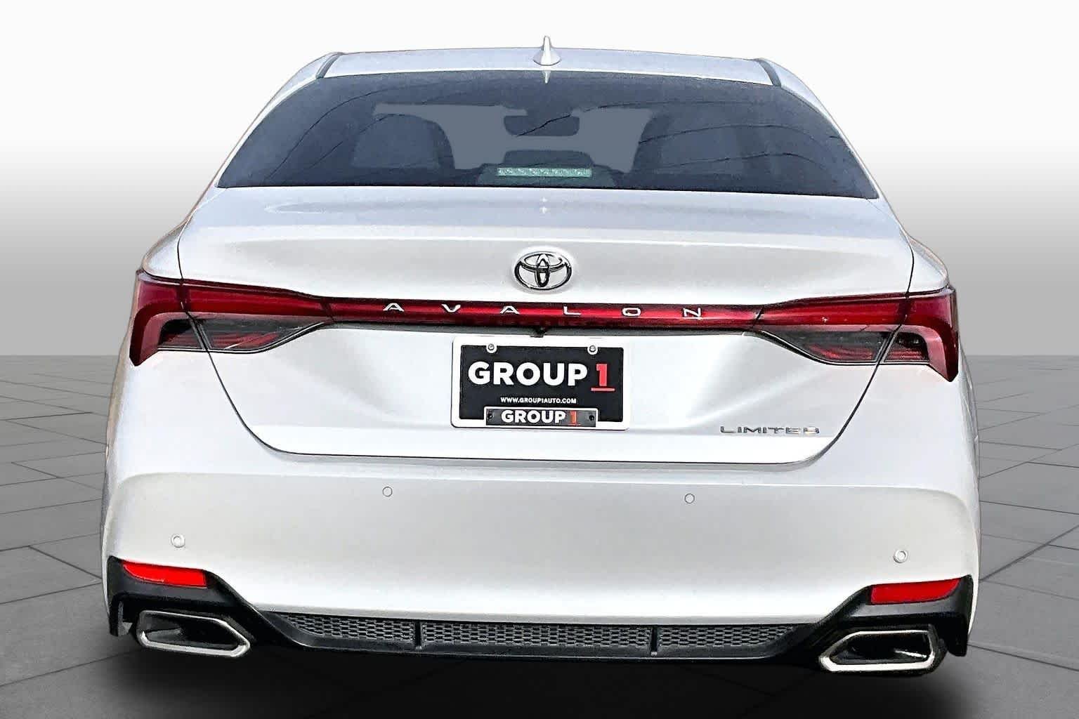 Used 2019 Wind Chill Pearl Toyota Limited image 4