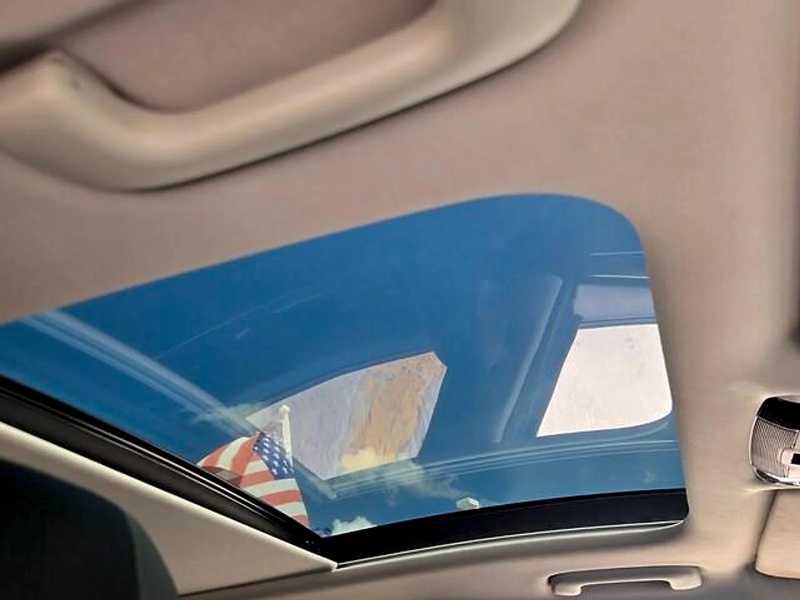 Used 2022 Sapphire Blue Kia EX image 16