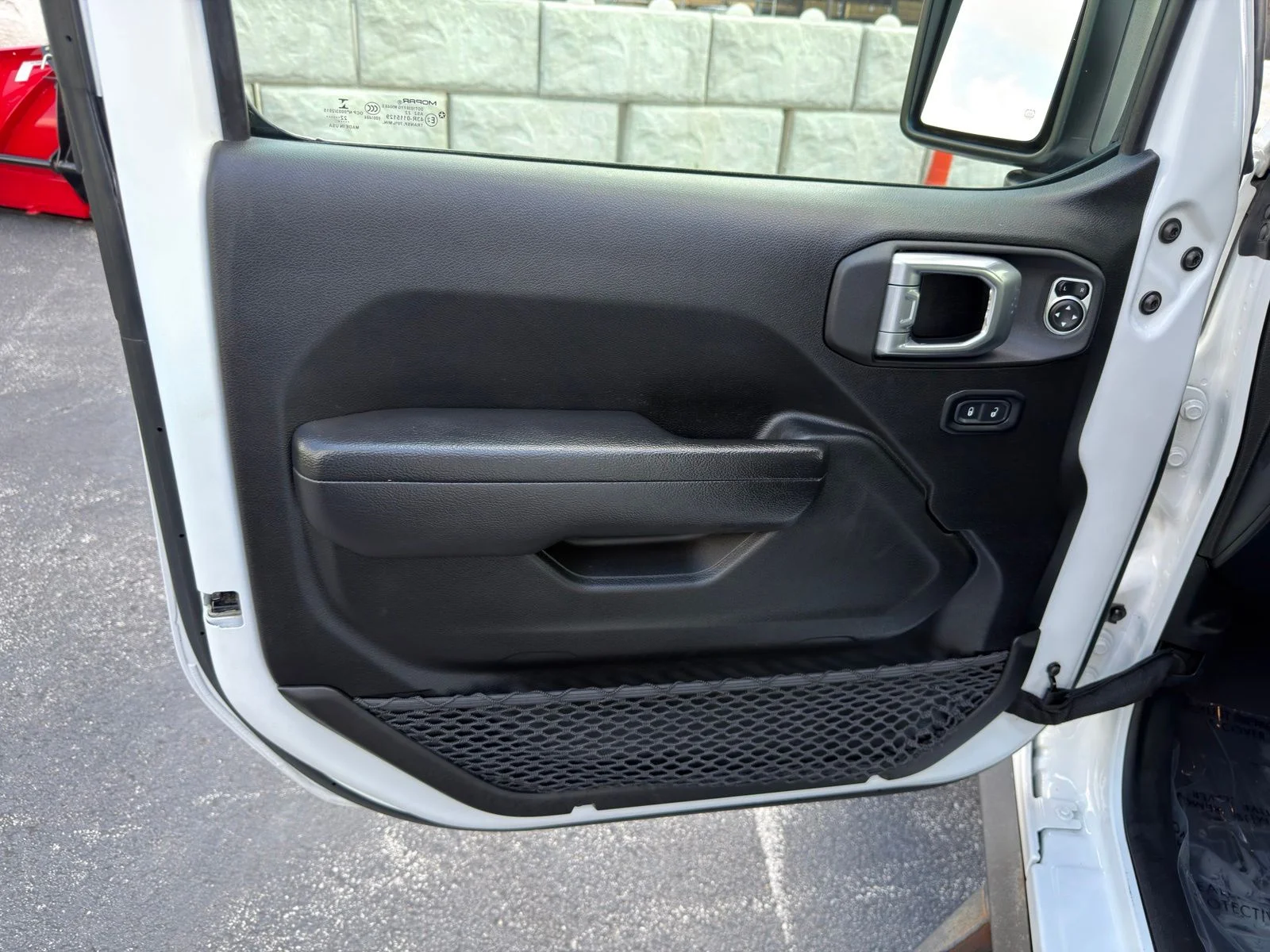 Used 2022 White Jeep Mojave image 12